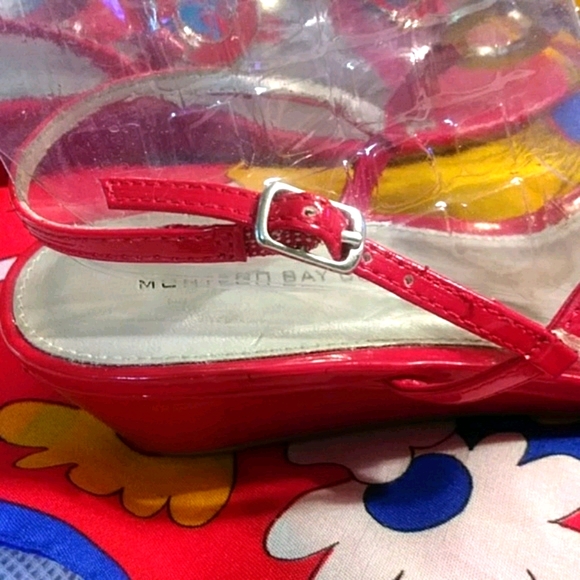 Red wedge sandals. - Picture 6 of 8